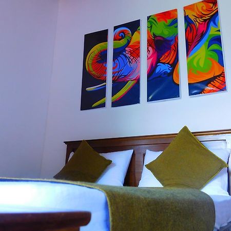 Mount Mirror Resort Kandy Esterno foto
