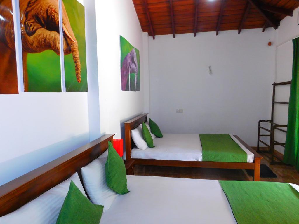 Mount Mirror Resort Kandy Esterno foto