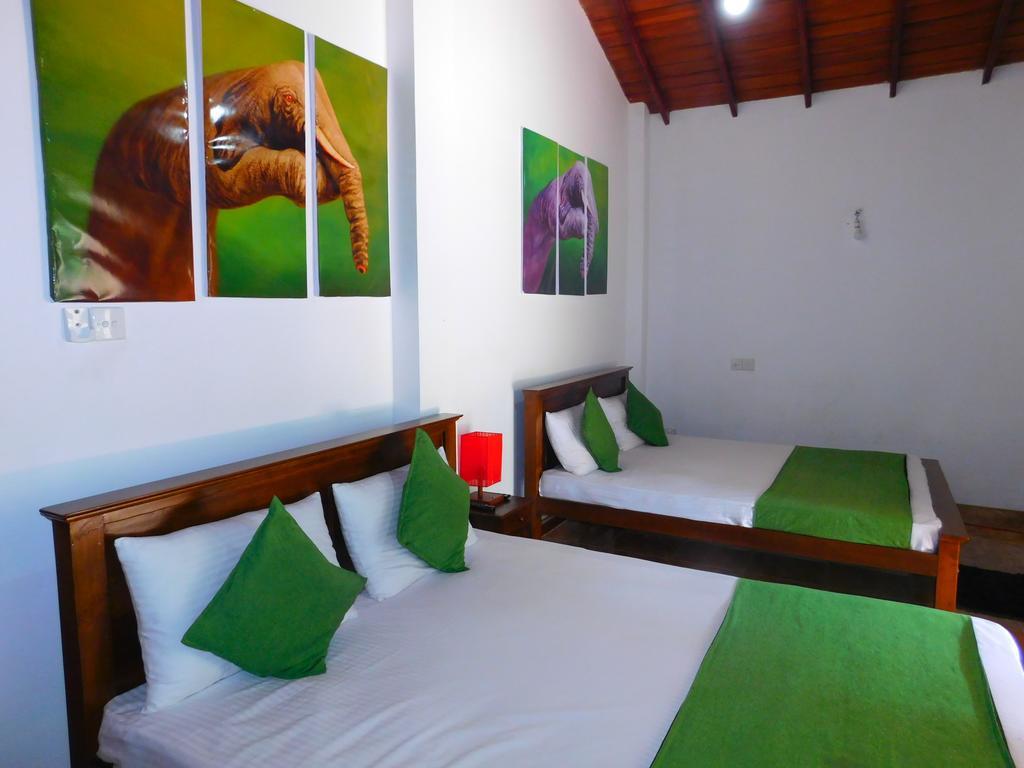 Mount Mirror Resort Kandy Esterno foto
