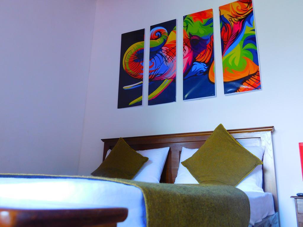 Mount Mirror Resort Kandy Esterno foto