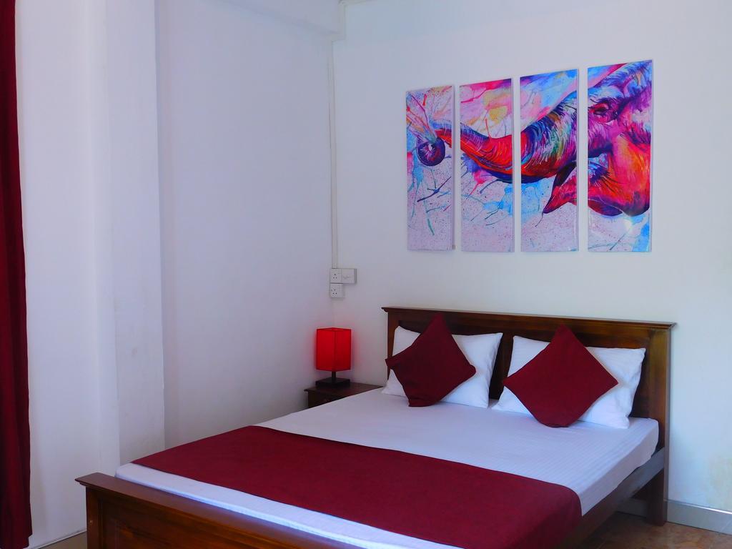 Mount Mirror Resort Kandy Esterno foto